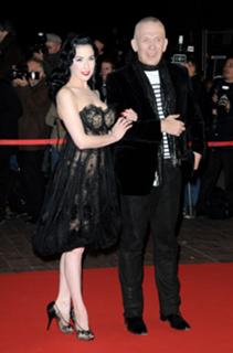 Dita Von Teese feet photo thumbnail