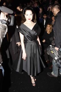 Dita Von Teese feet photo thumbnail