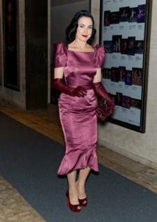 Dita Von Teese feet photo thumbnail