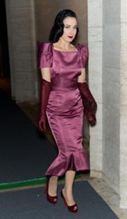 Dita Von Teese feet photo thumbnail