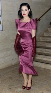 Dita Von Teese feet photo thumbnail