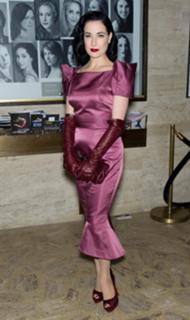 Dita Von Teese feet photo thumbnail