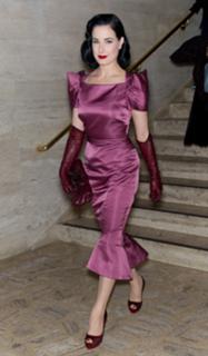 Dita Von Teese feet photo thumbnail