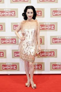Dita Von Teese feet photo thumbnail
