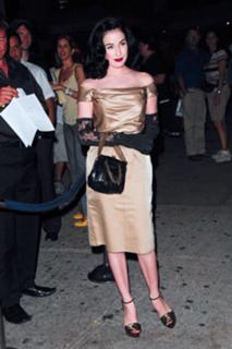 Dita Von Teese feet photo thumbnail