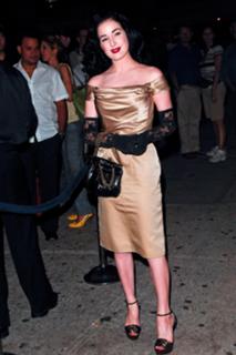 Dita Von Teese feet photo thumbnail