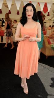 Dita Von Teese feet photo thumbnail