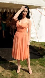 Dita Von Teese feet photo thumbnail