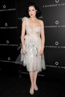 Dita Von Teese feet photo thumbnail