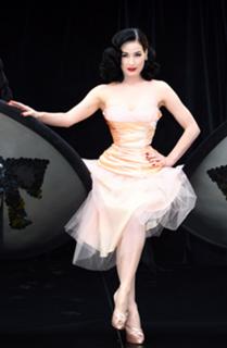 Dita Von Teese feet photo thumbnail