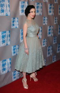 Dita Von Teese feet photo thumbnail
