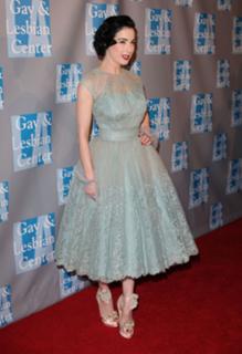 Dita Von Teese feet photo thumbnail