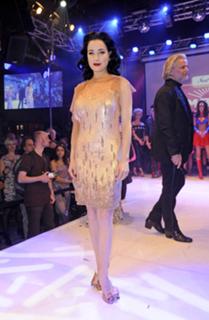 Dita Von Teese feet photo thumbnail