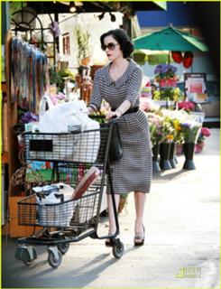 Dita Von Teese feet photo thumbnail