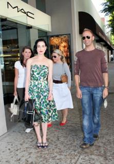Dita Von Teese feet photo thumbnail