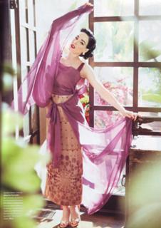 Dita Von Teese feet photo thumbnail