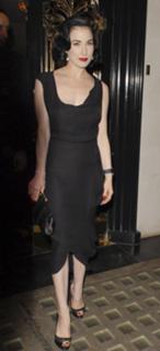 Dita Von Teese feet photo thumbnail