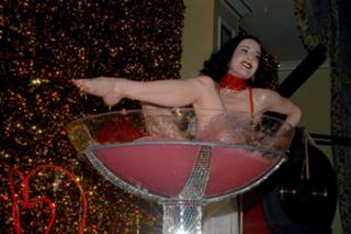 Dita Von Teese feet photo thumbnail