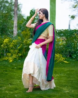 Divi Vadthya feet photo 3