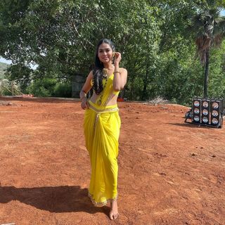 Divi Vadthya feet photo 5
