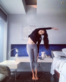 Divi Vadthya feet photo 4