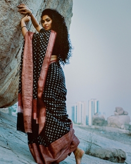 Divi Vadthya feet photo 1