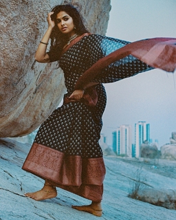 Divi Vadthya feet photo 20