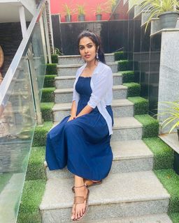 Divi Vadthya feet photo 14