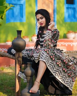 Divi Vadthya feet photo 12