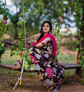 Divi Vadthya feet photo 11