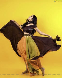 Divi Vadthya feet photo 10