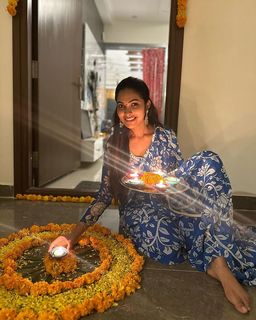 Divi Vadthya feet photo 2
