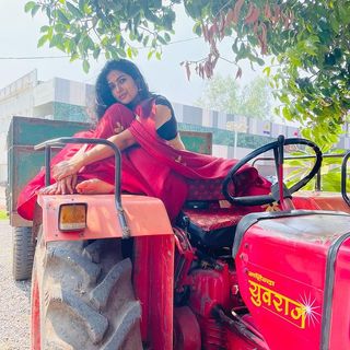 Divi Vadthya feet photo 3
