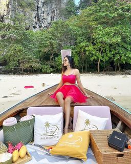 Divi Vadthya feet photo 19