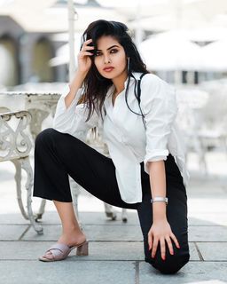 Divi Vadthya feet photo 18