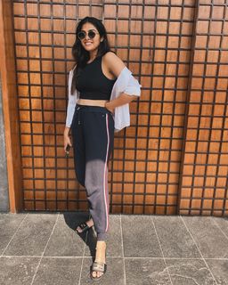 Divi Vadthya feet photo 5