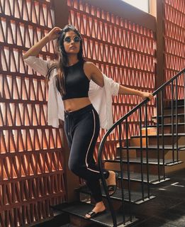 Divi Vadthya feet photo 2