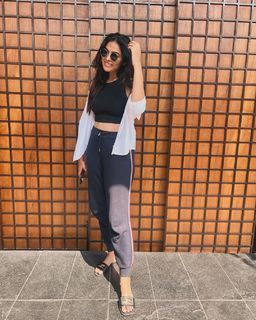 Divi Vadthya feet photo 1