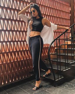 Divi Vadthya feet photo 20