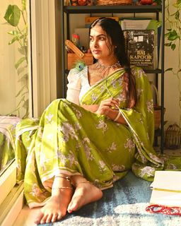 Divi Vadthya feet photo 17