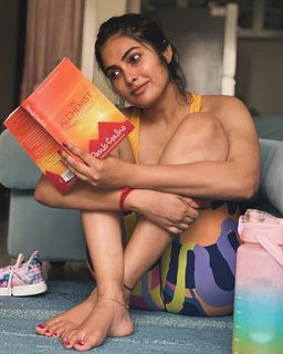 Divi Vadthya feet photo 9