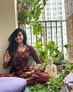 Divi Vadthya feet photo 8