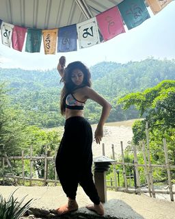 Divi Vadthya feet photo 5