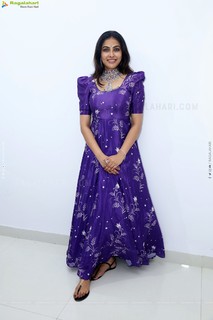 Divi Vadthya feet photo 2