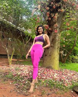 Divi Vadthya feet photo 16