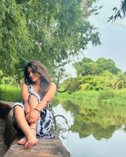 Divi Vadthya feet photo 15
