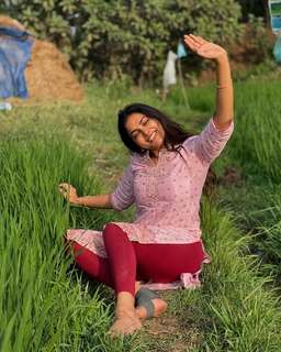 Divi Vadthya feet photo 13