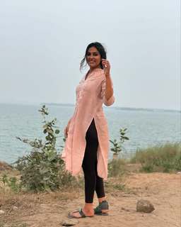 Divi Vadthya feet photo 12
