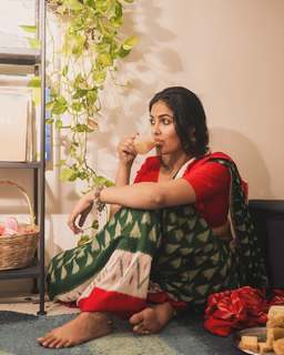 Divi Vadthya feet photo 5
