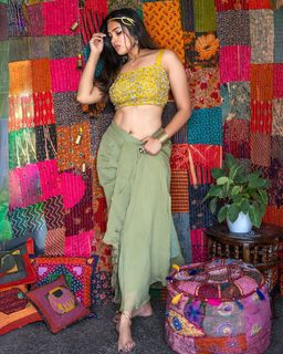 Divi Vadthya feet photo 18